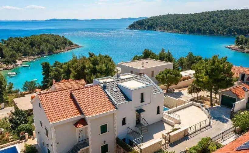 Villa 165m² in Croatia, Milna. Priced at 995000€ rent photo-1