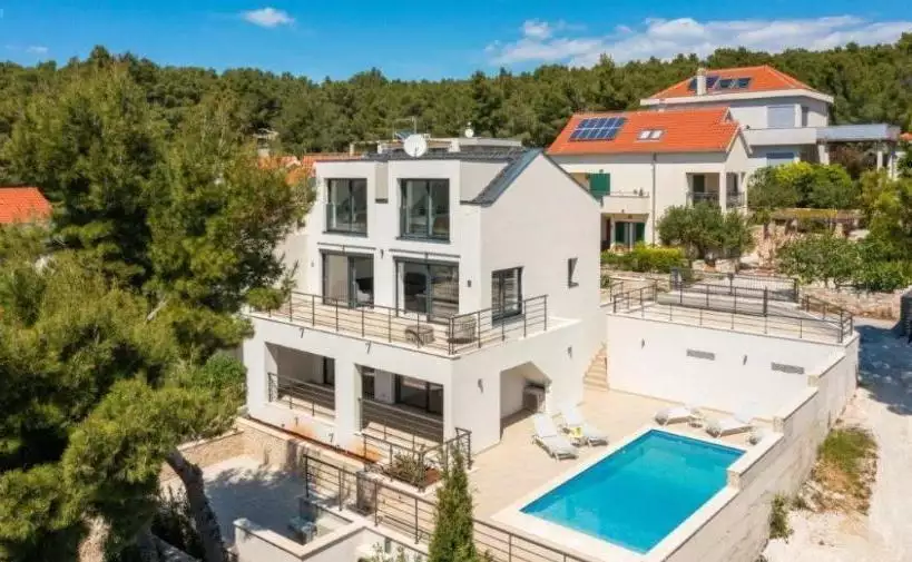 Villa 165m² in Croatia, Milna. Priced at 995000€ rent photo-4