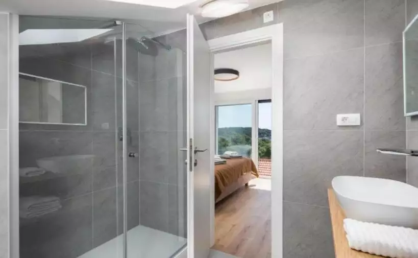 Villa 165m² in Croatia, Milna. Priced at 995000€ rent photo-18