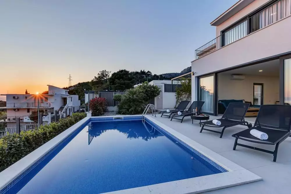 Villa 300m² in Croatia, Makarska. Priced at 1295000€ rent photo-9