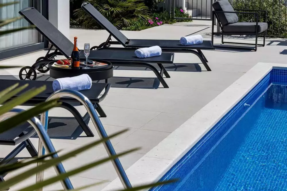Villa 300m² in Croatia, Makarska. Priced at 1295000€ rent photo-11