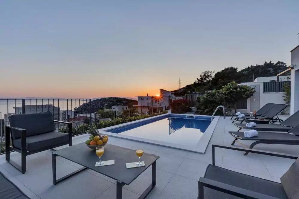 Villa 300m² in Croatia, Makarska. Priced at 1295000€ rent photo-14