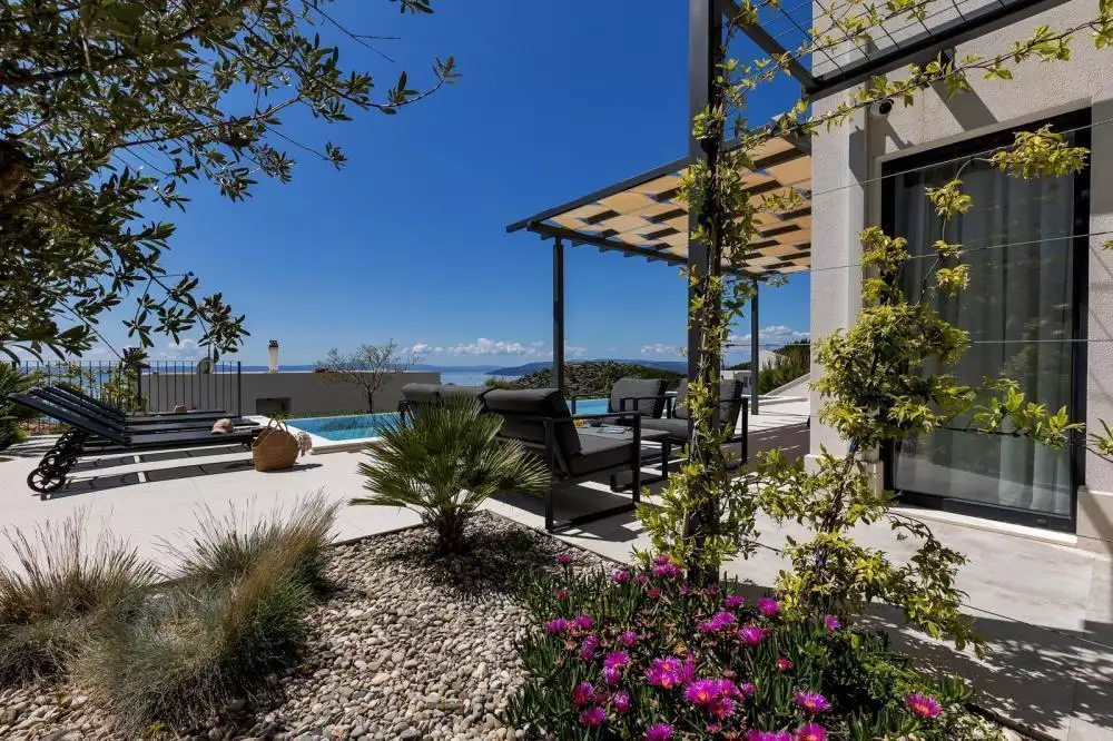 Villa 300m² in Croatia, Makarska. Priced at 1295000€ rent photo-20