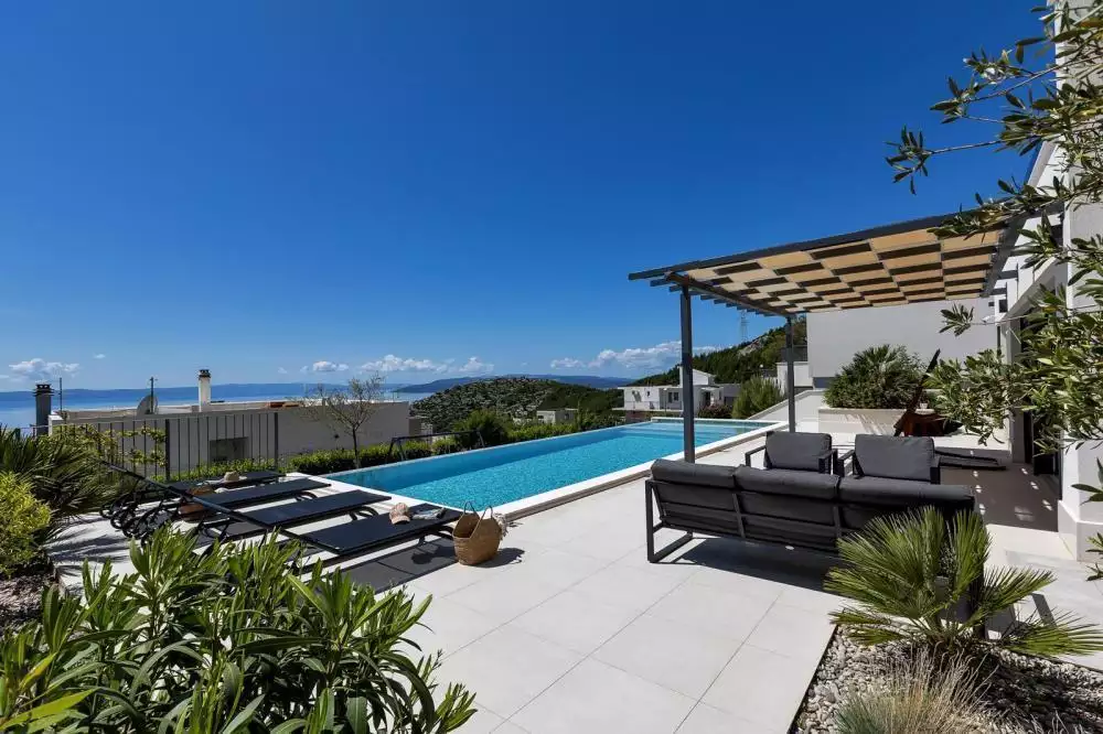 Villa 300m² in Croatia, Makarska. Priced at 1295000€ rent photo-21