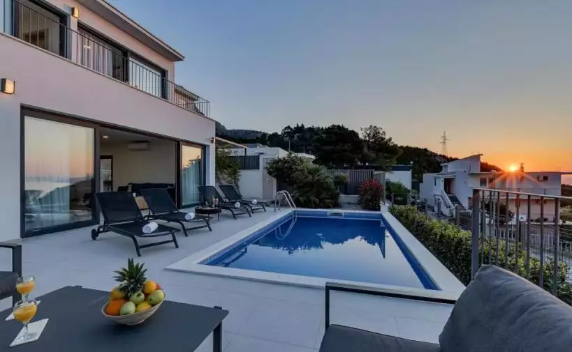 Villa 300m² in Croatia, Makarska. Priced at 1295000€ rent photo-22
