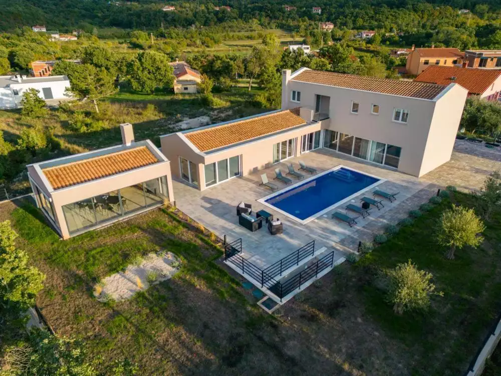 Villa 287m² in Croatia, Labin. Priced at 1160000€ rent photo-1