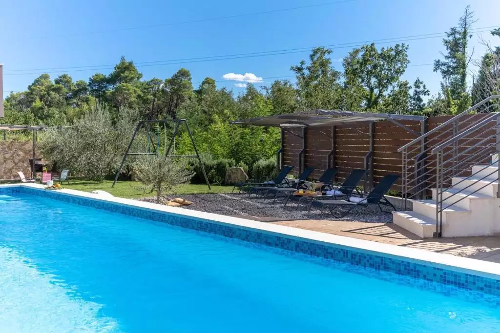 Villa 220m² in Croatia, Omis. Priced at 750000€ rent photo-4