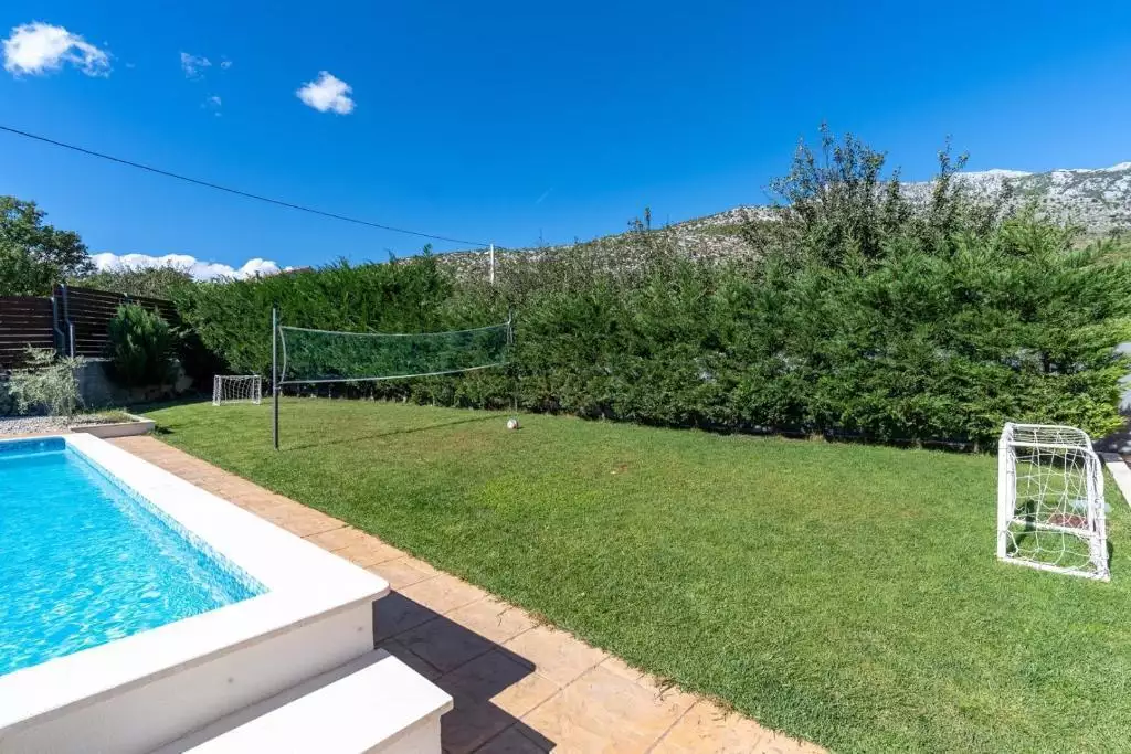 Villa 220m² in Croatia, Omis. Priced at 750000€ rent photo-5