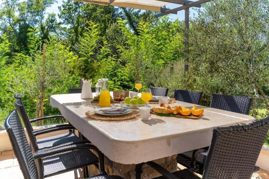 Villa 220m² in Croatia, Omis. Priced at 750000€ rent photo-9