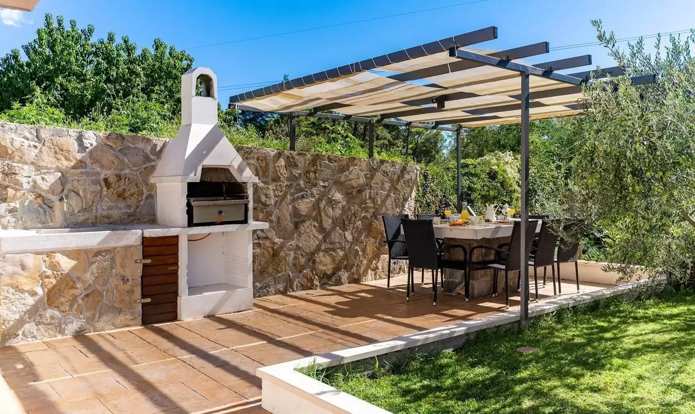 Villa 220m² in Croatia, Omis. Priced at 750000€ rent photo-11