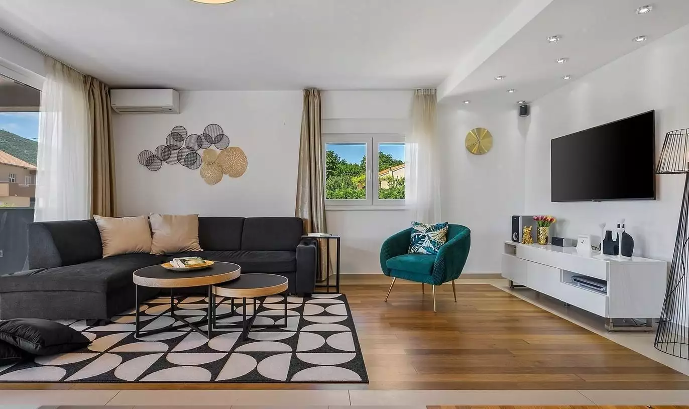 Villa 220m² in Croatia, Omis. Priced at 750000€ rent photo-13