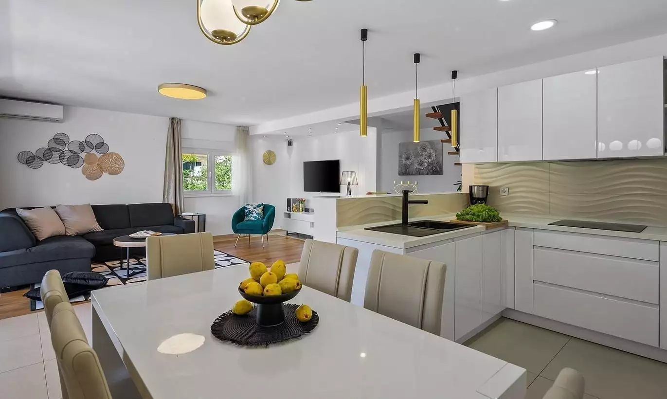Villa 220m² in Croatia, Omis. Priced at 750000€ rent photo-16