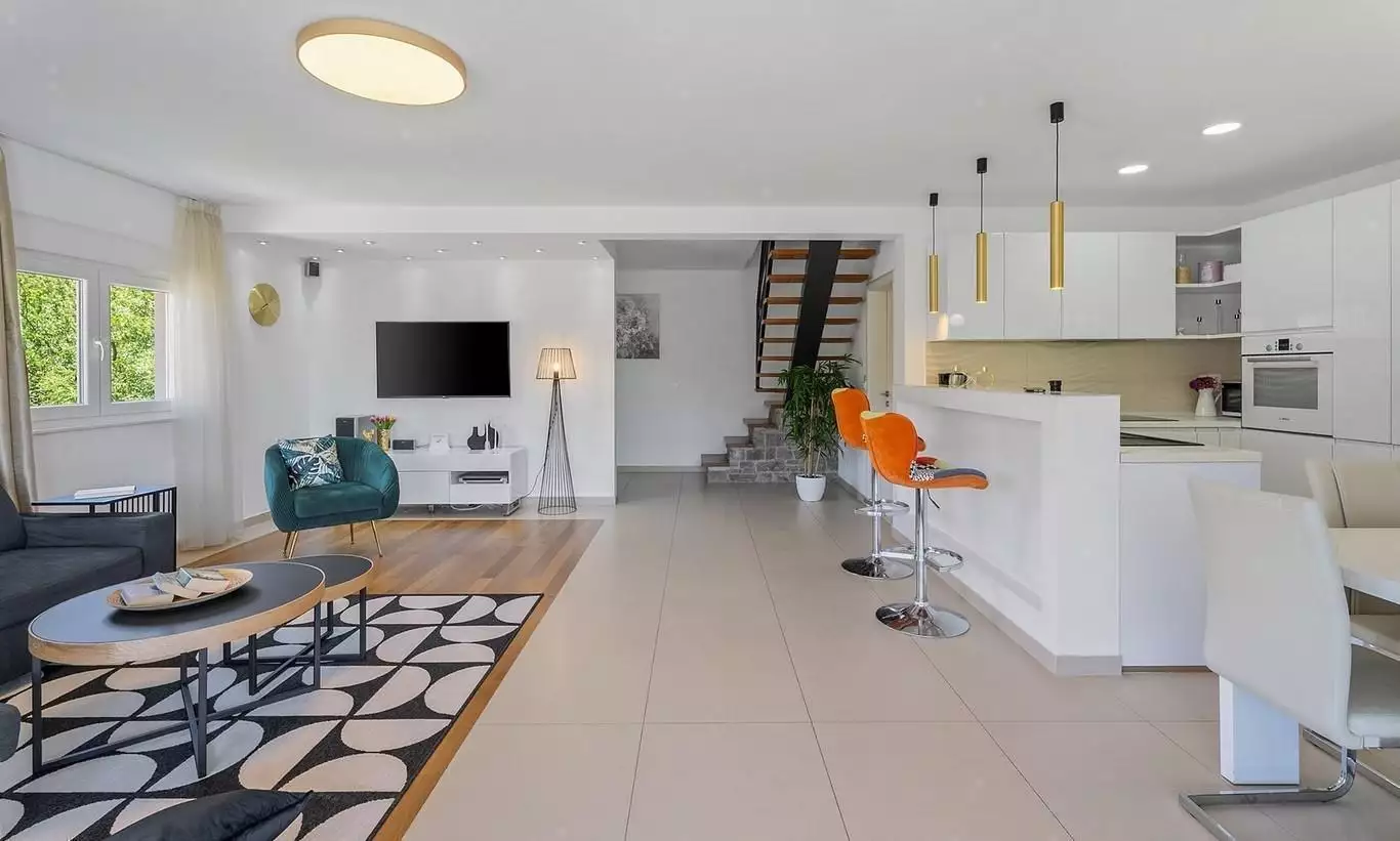 Villa 220m² in Croatia, Omis. Priced at 750000€ rent photo-17