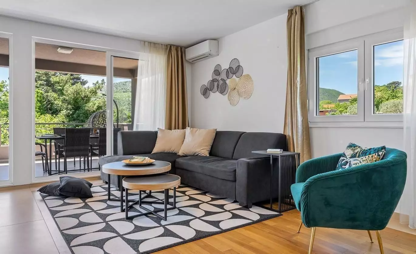 Villa 220m² in Croatia, Omis. Priced at 750000€ rent photo-18