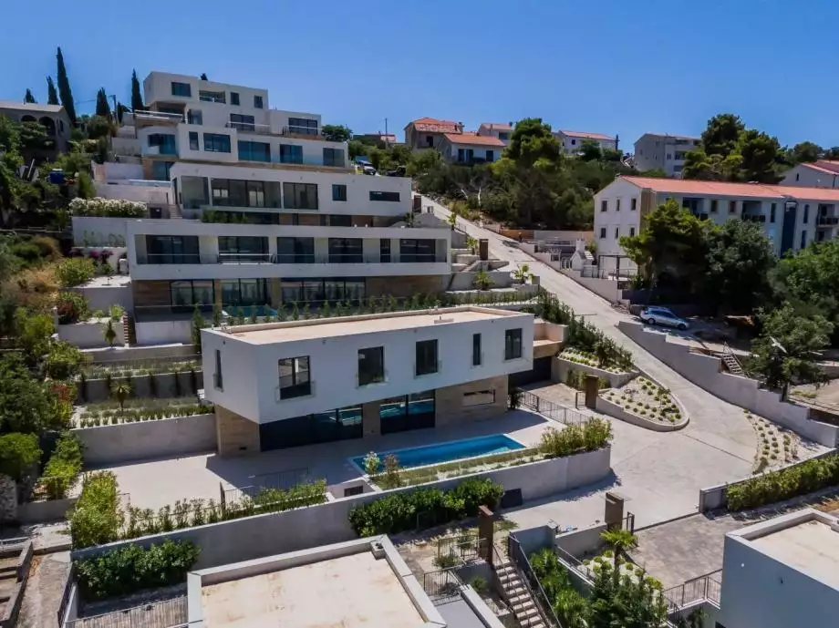 Villa 326m² in Croatia, Ciovo. Priced at 1700000€ rent photo-6