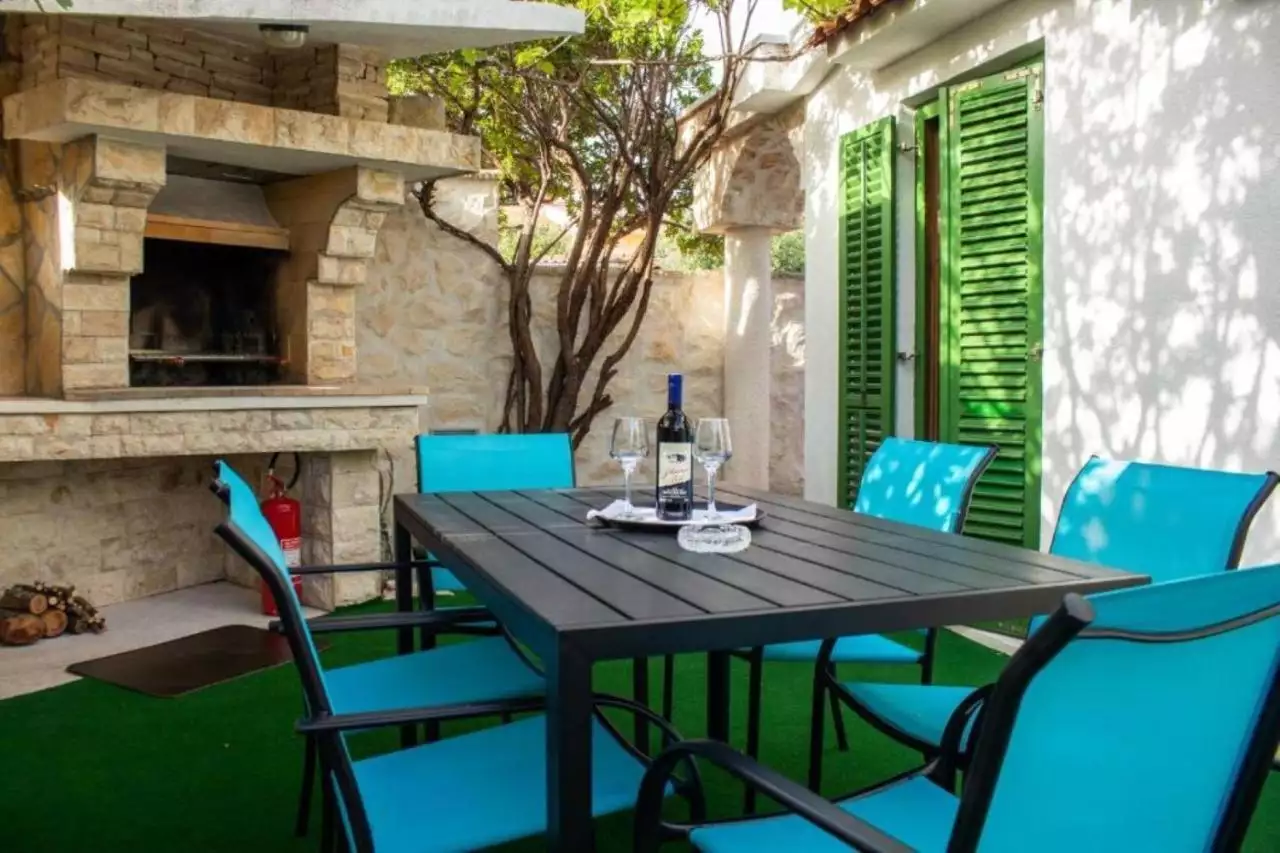 Hotels 196m² in Croatia, Petrcane. Priced at 690000€ rent photo-6