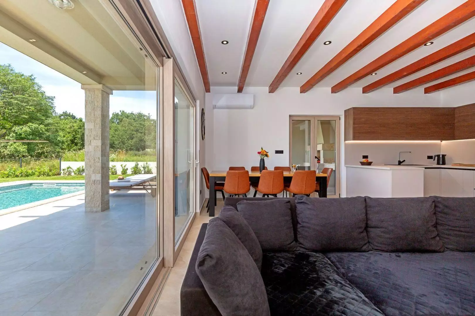 Villa 170m² in Croatia, Labin. Priced at 650000€ rent photo-16