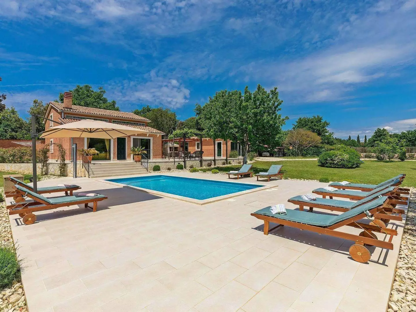 Villa 200m² in Croatia, Rovinj. Priced at 1000000€ rent photo-7