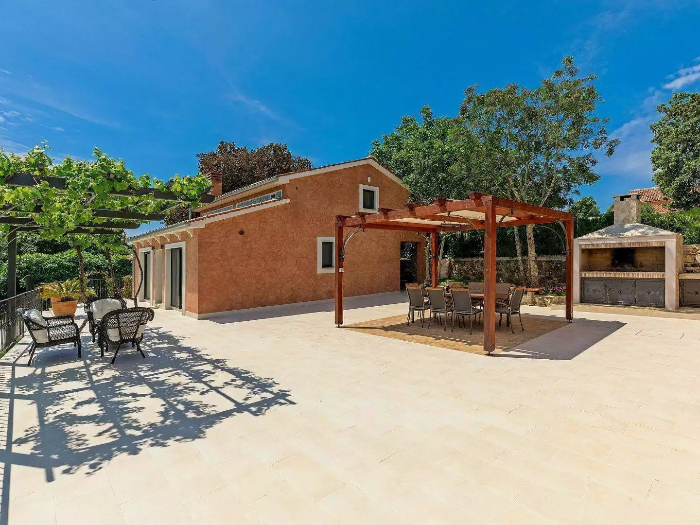 Villa 200m² in Croatia, Rovinj. Priced at 1000000€ rent photo-15