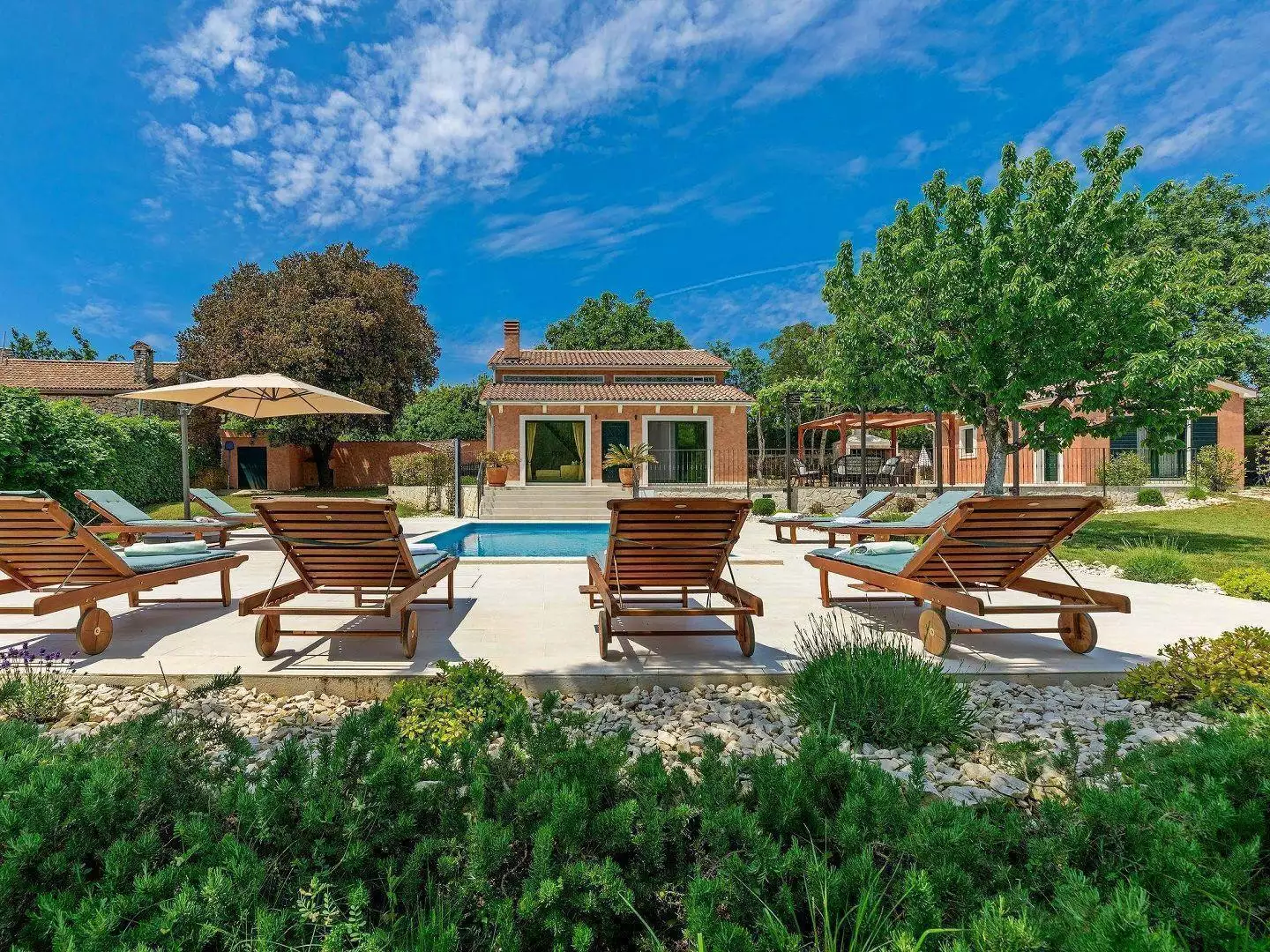 Villa 200m² in Croatia, Rovinj. Priced at 1000000€ rent photo-1