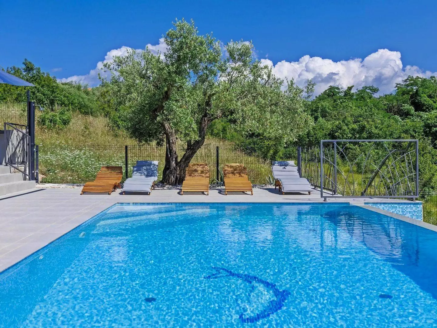 Villa 370m² in Croatia, Brtonigla. Priced at 1400000€ rent photo-3