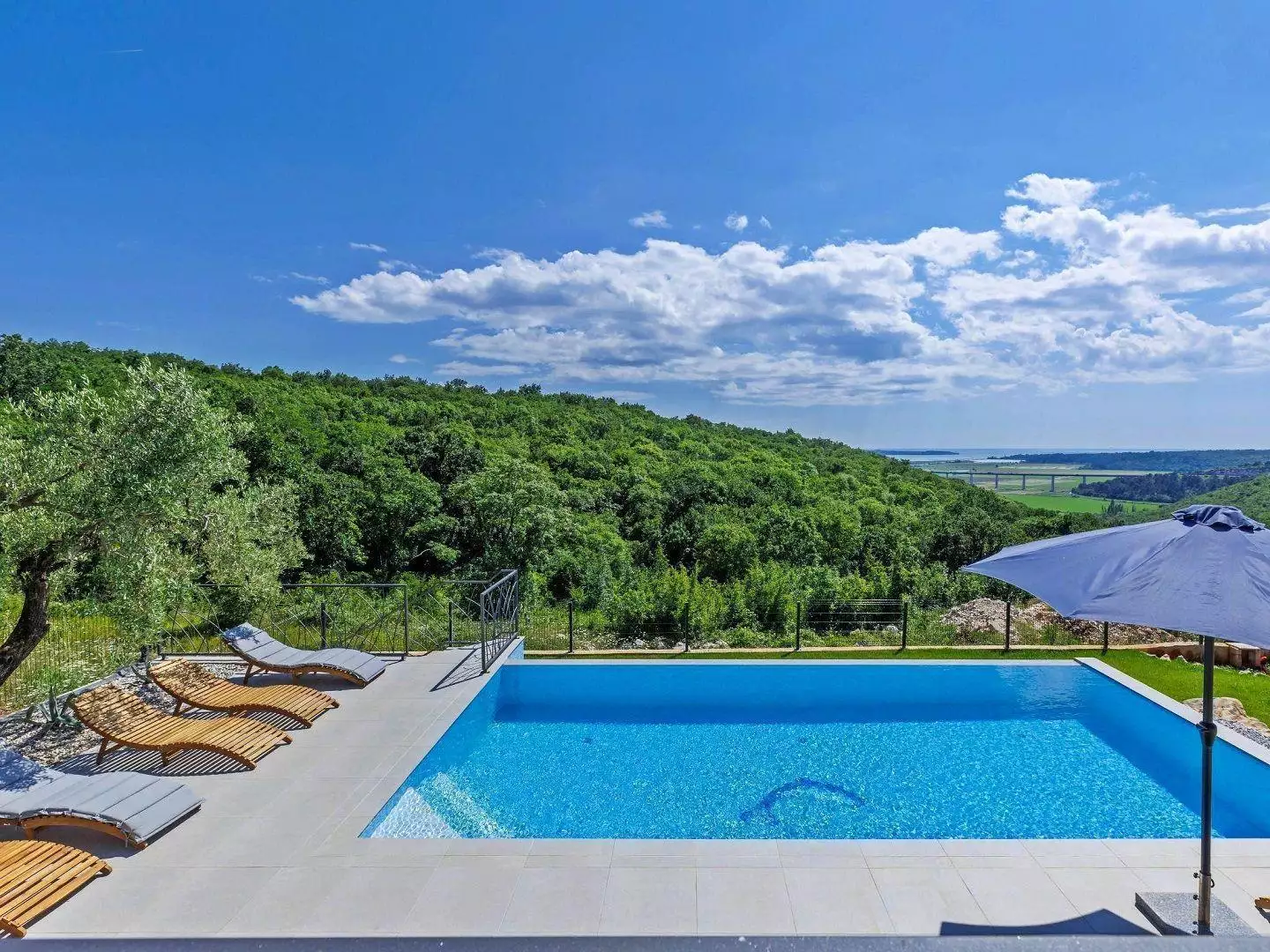 Villa 370m² in Croatia, Brtonigla. Priced at 1400000€ rent photo-4