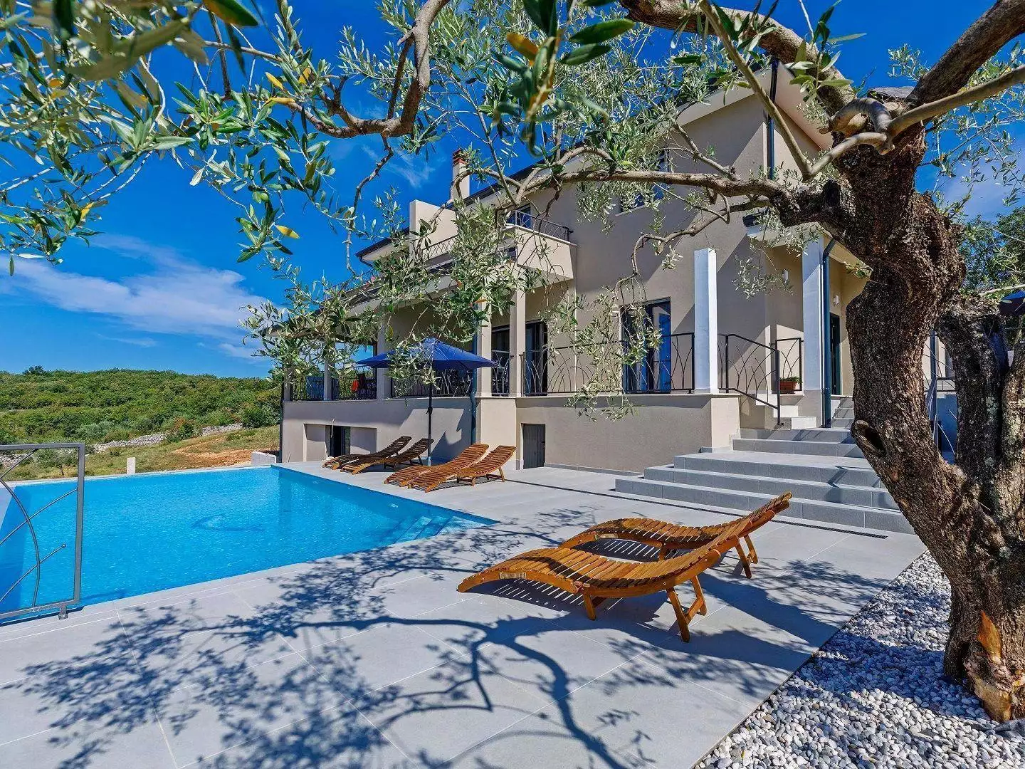 Villa 370m² in Croatia, Brtonigla. Priced at 1400000€ rent photo-6