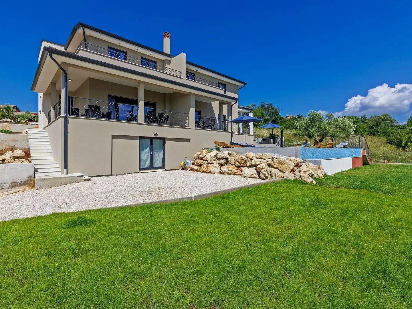 Villa 370m² in Croatia, Brtonigla. Priced at 1400000€ rent photo-8