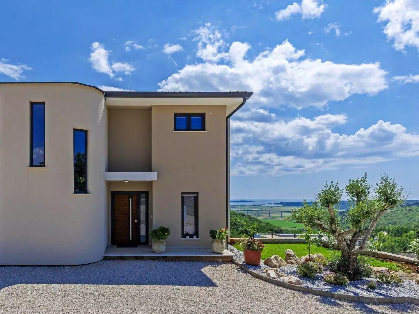 Villa 370m² in Croatia, Brtonigla. Priced at 1400000€ rent photo-1