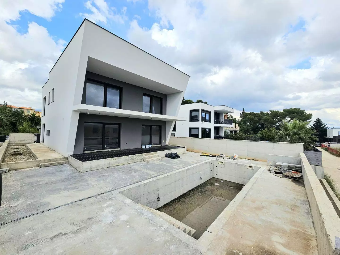 Villa 254m² in Croatia, Medulin. Priced at 750000€ rent photo-1