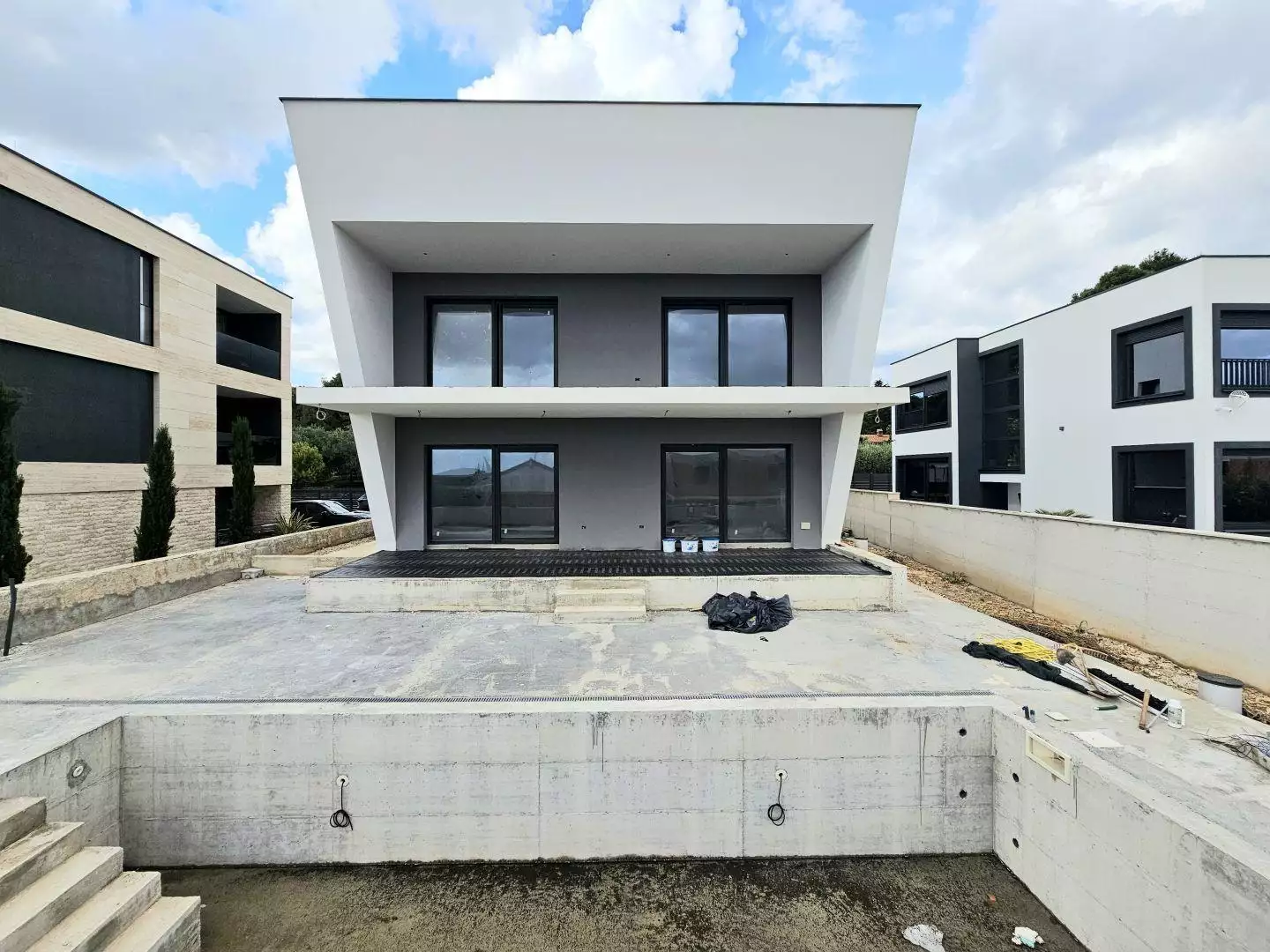 Villa 254m² in Croatia, Medulin. Priced at 750000€ rent photo-2