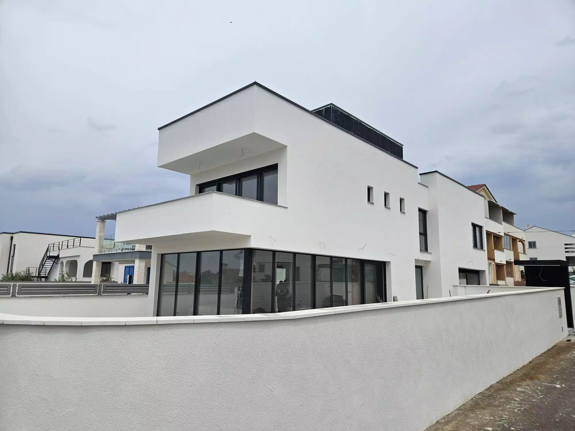 Villa 312m² in Croatia, Vrsi. Priced at 690000€ rent photo-2