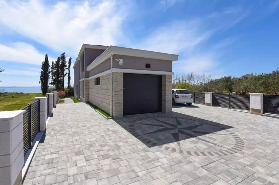 Villa 250m² in Croatia, Privlaka. Priced at 820000€ rent photo-15