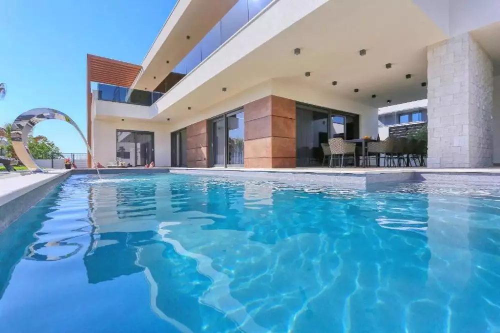 Villa 329m² in Croatia, Zadar. Priced at 930000€ rent photo-1