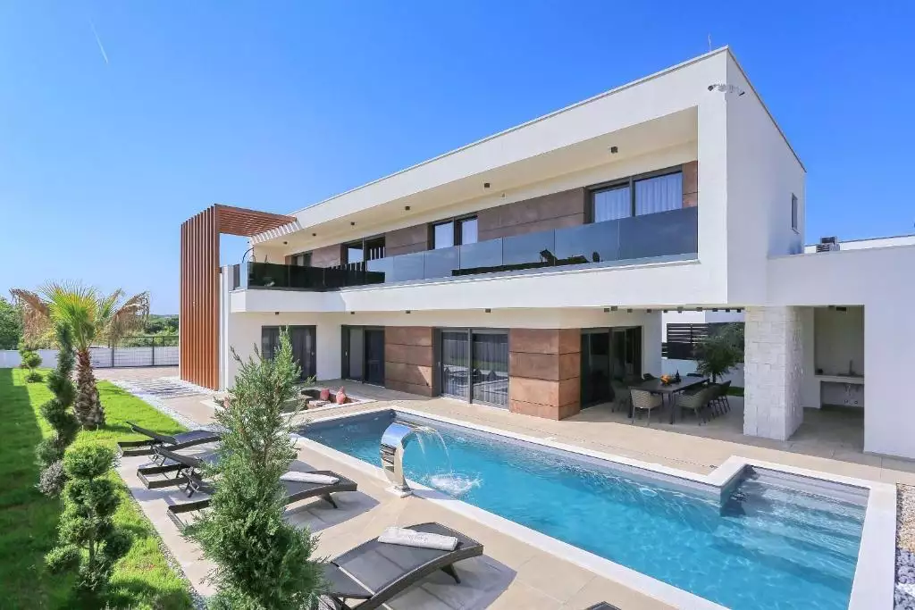 Villa 329m² in Croatia, Zadar. Priced at 930000€ rent photo-2