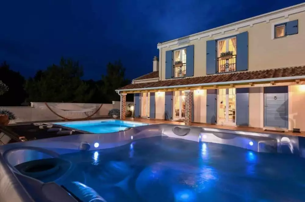 Villa 180m² in Croatia, Zadar. Priced at 1200000€ rent photo-1