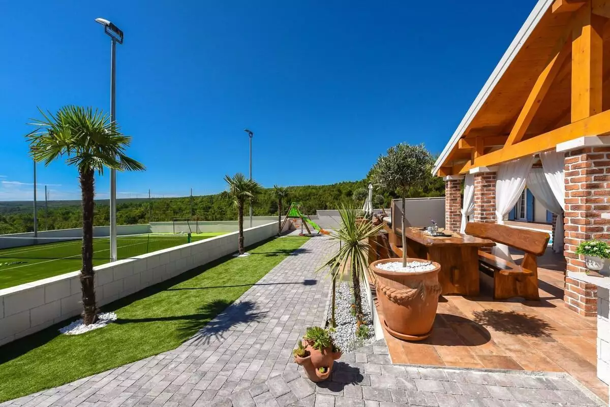 Villa 180m² in Croatia, Zadar. Priced at 1200000€ rent photo-12