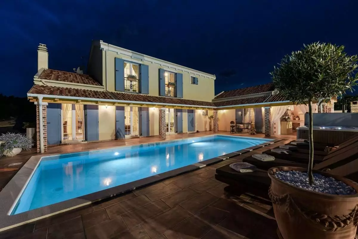 Villa 180m² in Croatia, Zadar. Priced at 1200000€ rent photo-19