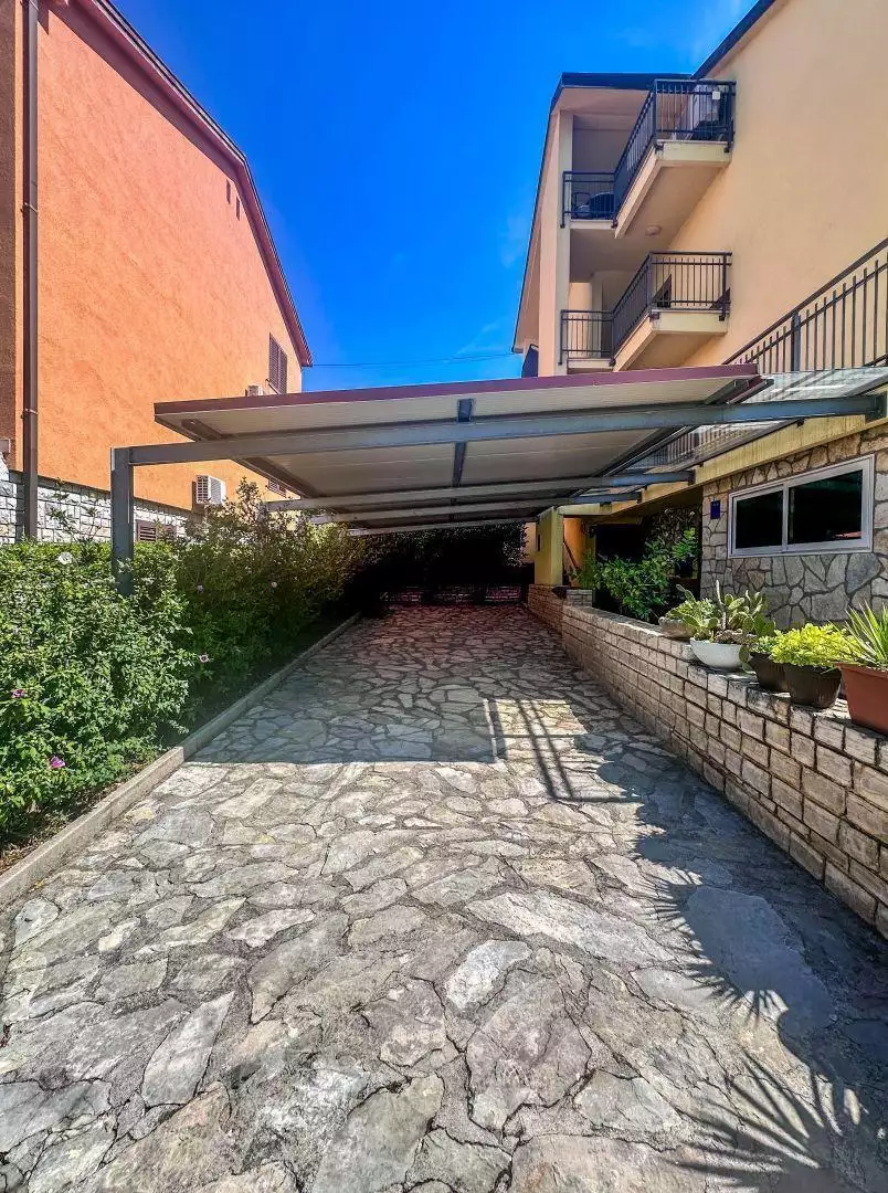 Villa 400m² in Croatia, Kraljevica. Priced at 1100000€ rent photo-13
