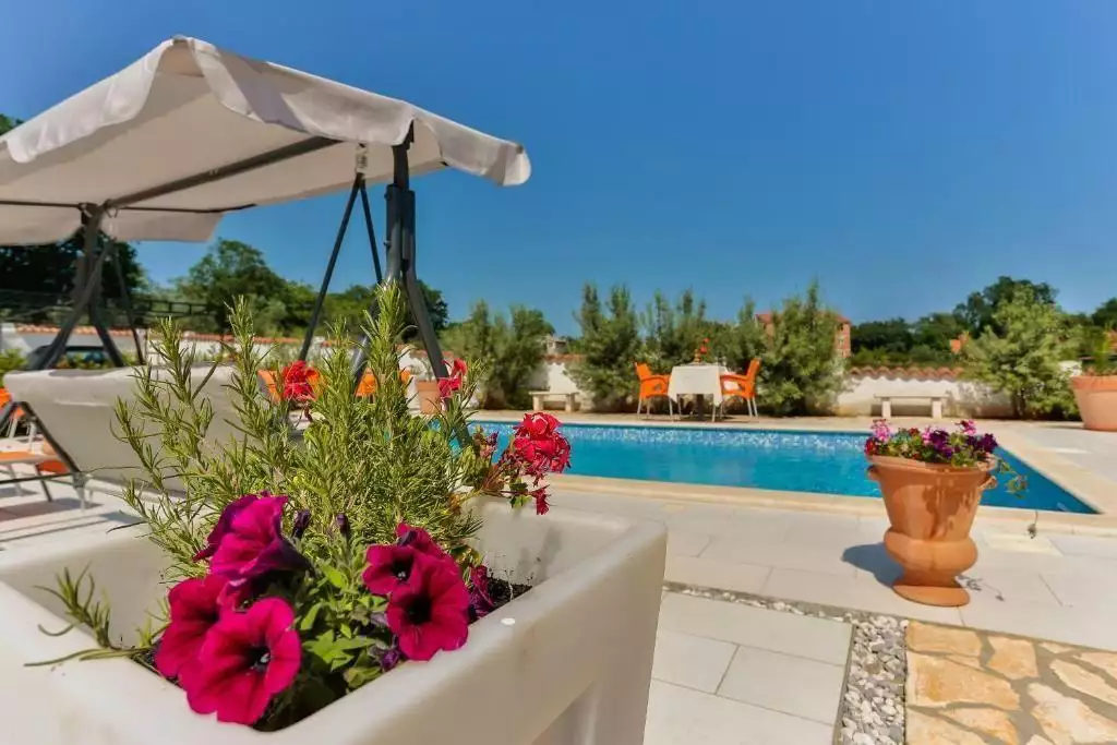 Hotels 325m² in Croatia, Medulin. Priced at 1200000€ rent photo-4