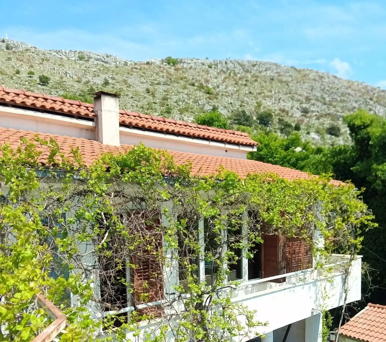 Villa 300m² in Croatia, Podstrana. Priced at 650000€ rent photo-6