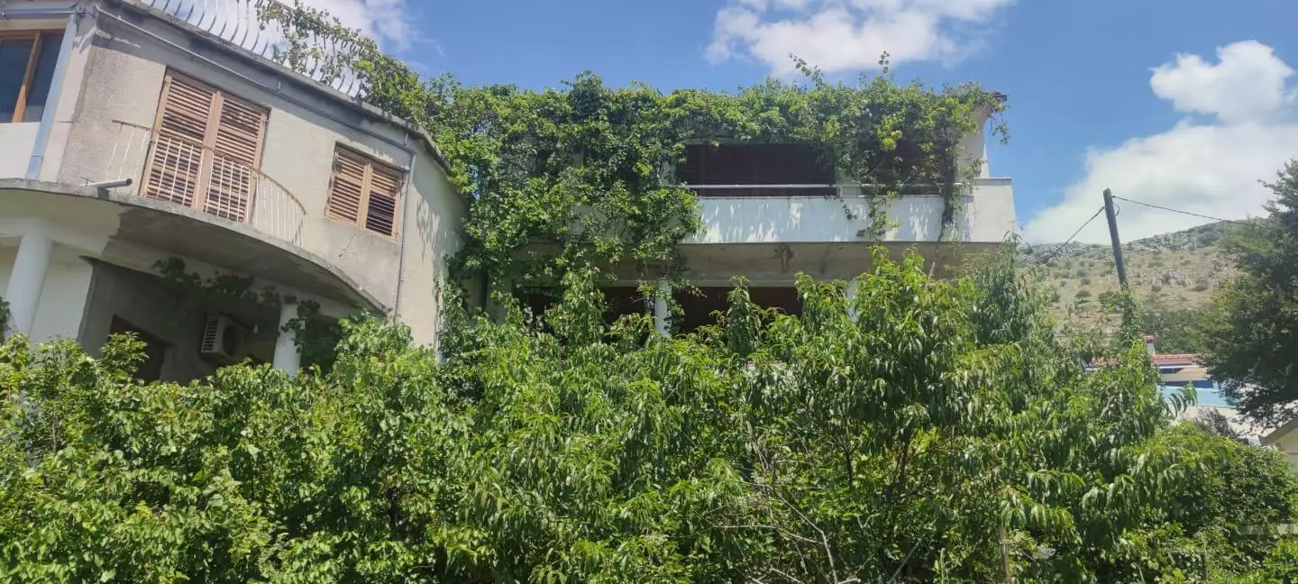 Villa 300m² in Croatia, Podstrana. Priced at 650000€ rent photo-18