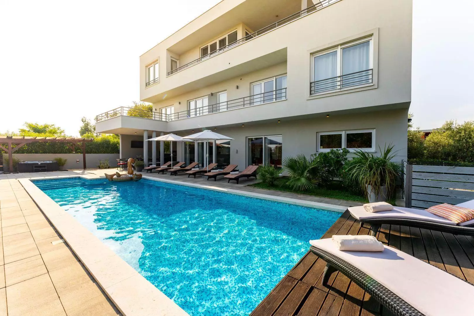 Villa 330m² in Croatia, Medulin. Priced at 1190000€ rent photo-3