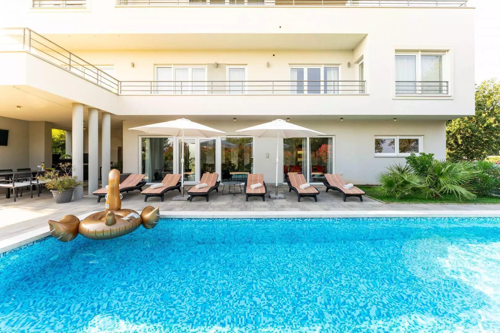 Villa 330m² in Croatia, Medulin. Priced at 1190000€ rent photo-5
