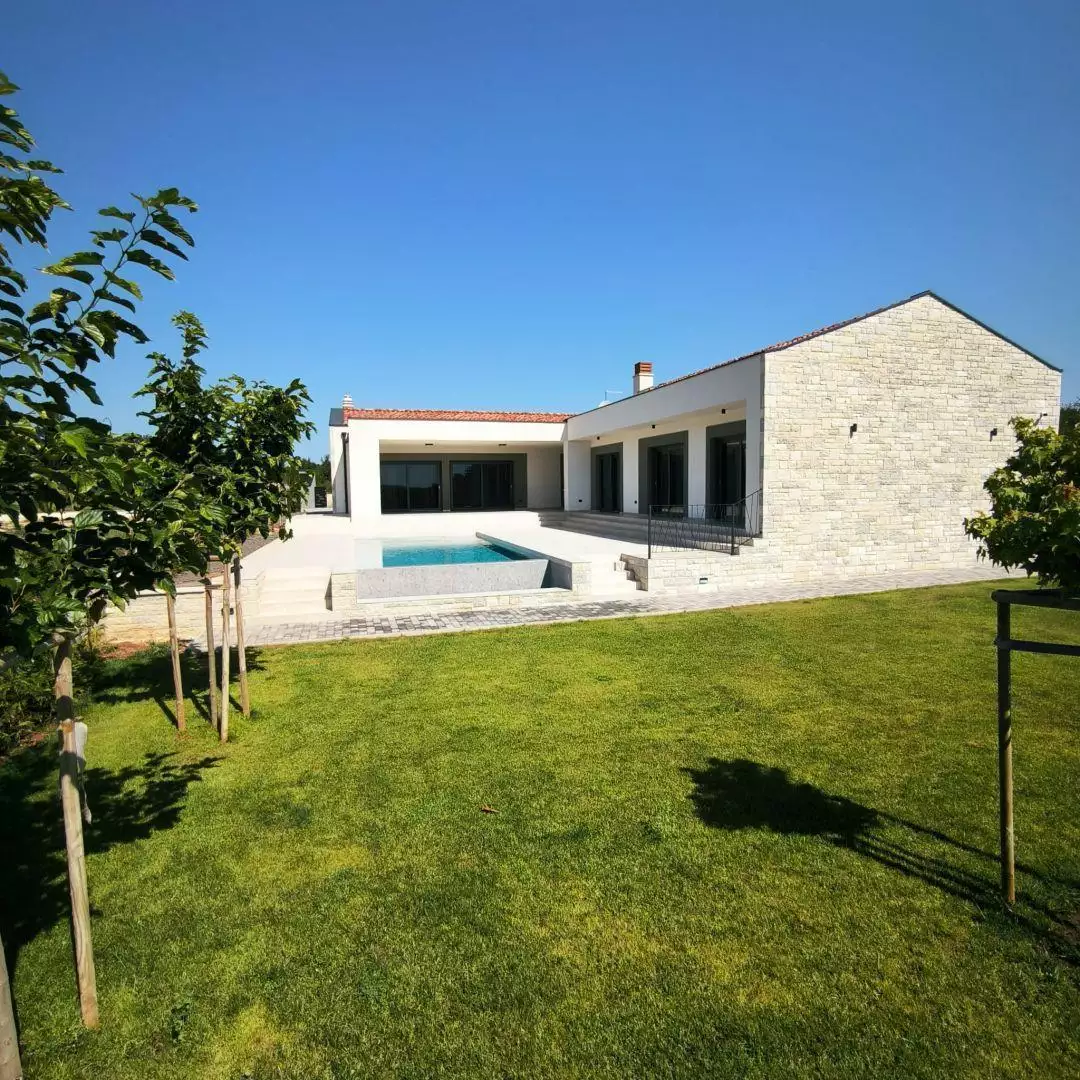 Villa 291m² in Croatia, Rovinj. Priced at 990000€ rent photo-3