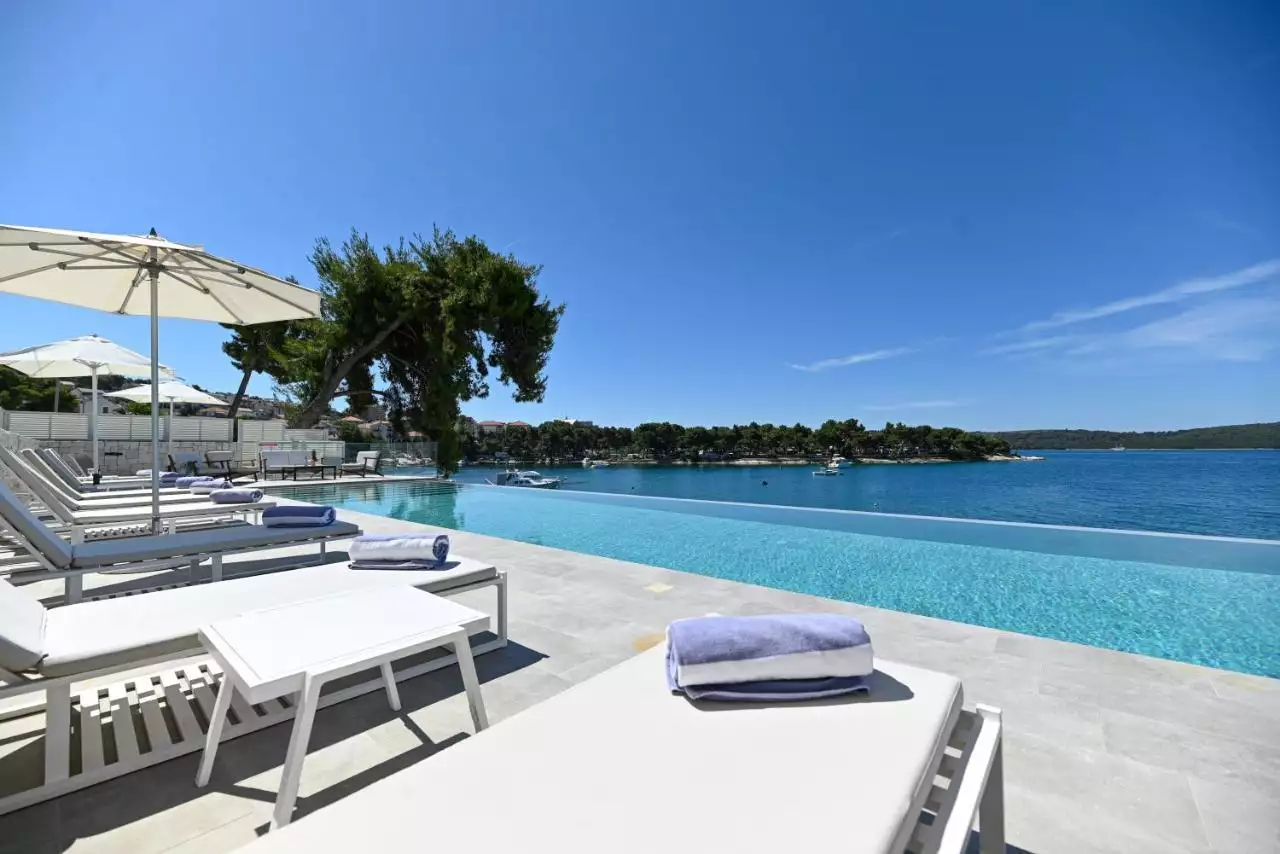 Villa 300m² in Croatia, Ciovo. Priced at 1900000€ rent photo-2