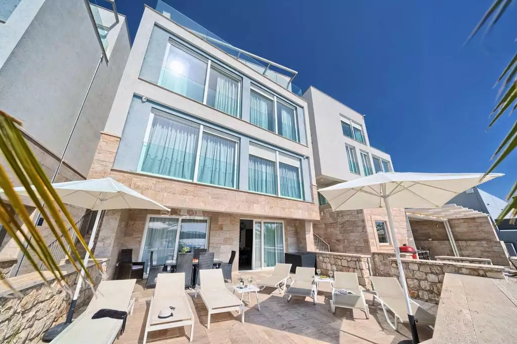 Villa 300m² in Croatia, Ciovo. Priced at 1900000€ rent photo-4