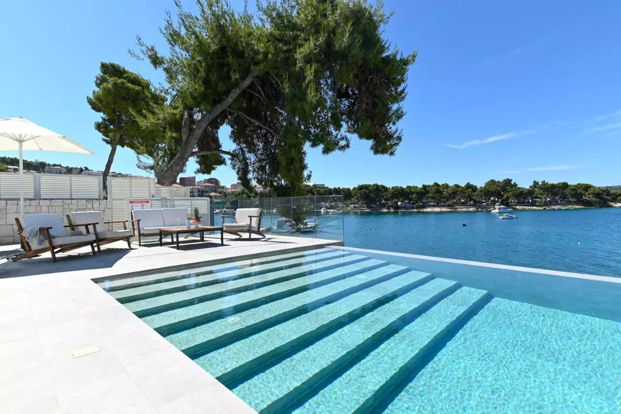 Villa 300m² in Croatia, Ciovo. Priced at 1900000€ rent photo-5