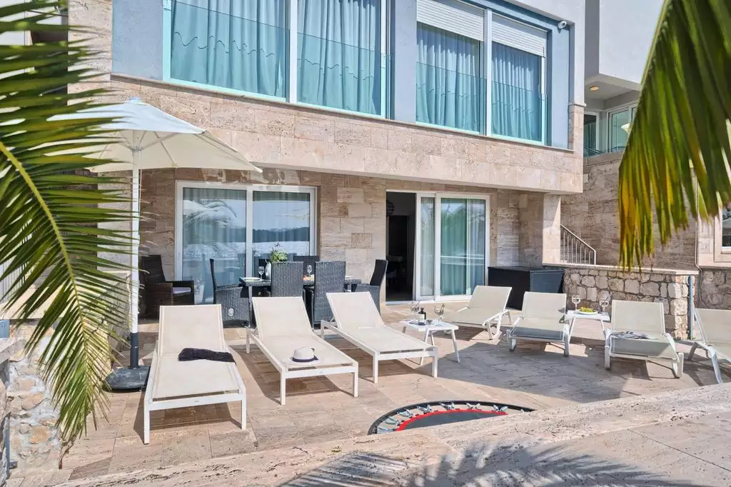 Villa 300m² in Croatia, Ciovo. Priced at 1900000€ rent photo-7