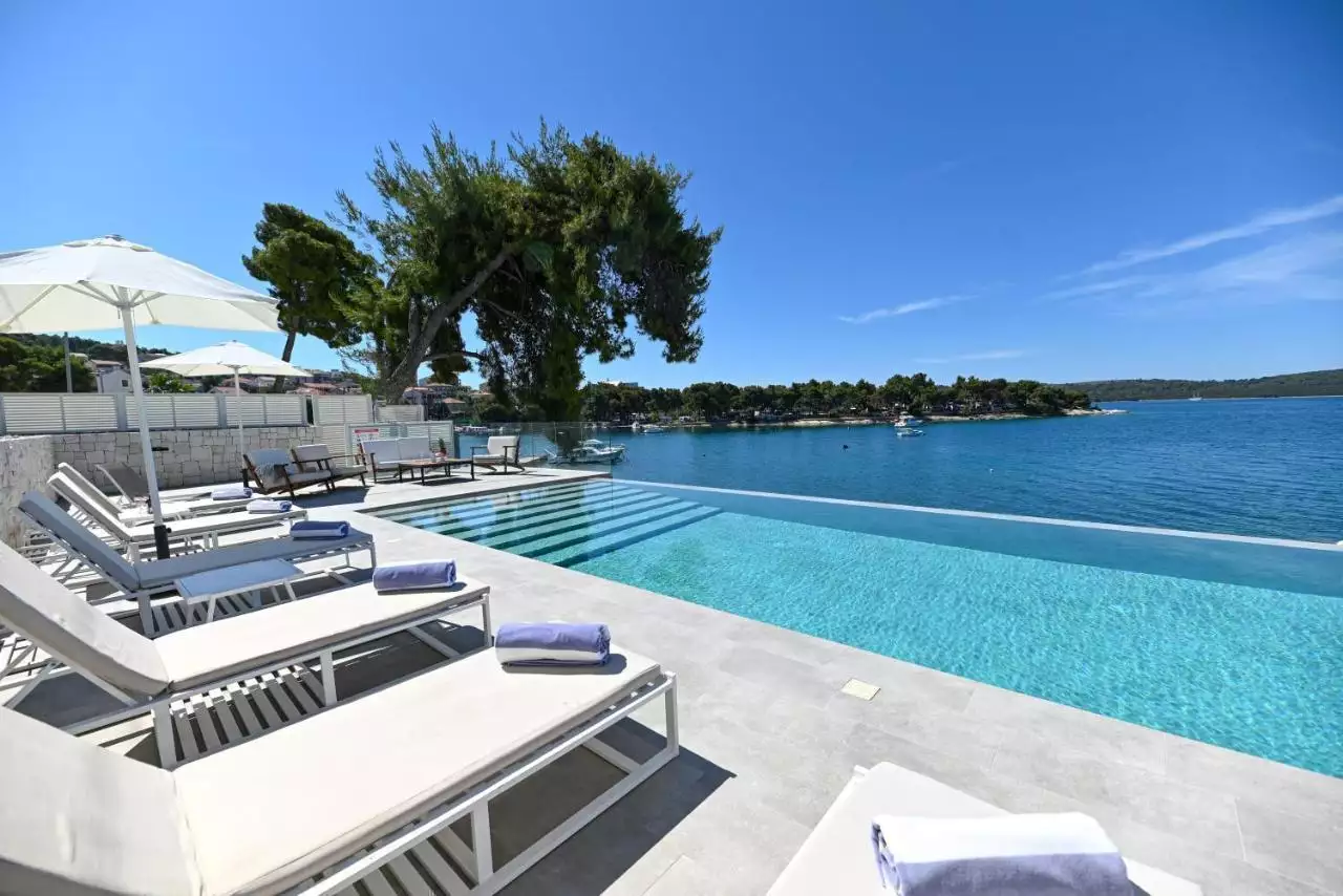 Villa 300m² in Croatia, Ciovo. Priced at 1900000€ rent photo-9